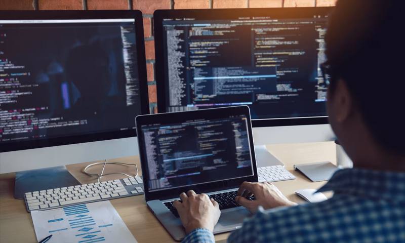 数据科学选型：R与Python如何赋能邱县网站建设？